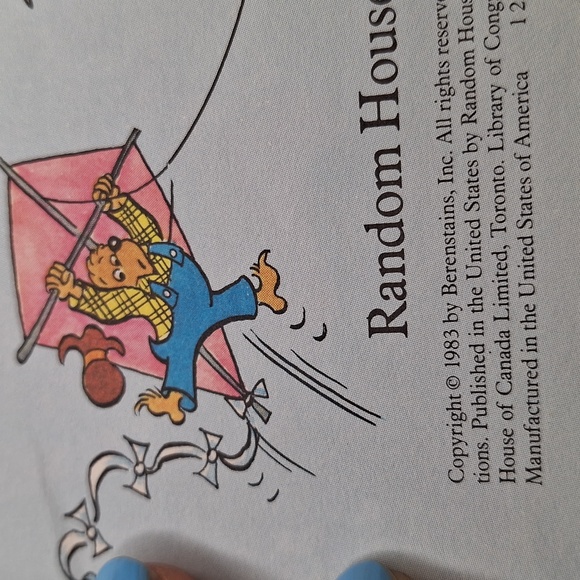 1983 The Berenstain Bears Go Fly A Kite Vintage Paperback Small Book - Picture 4 of 7
